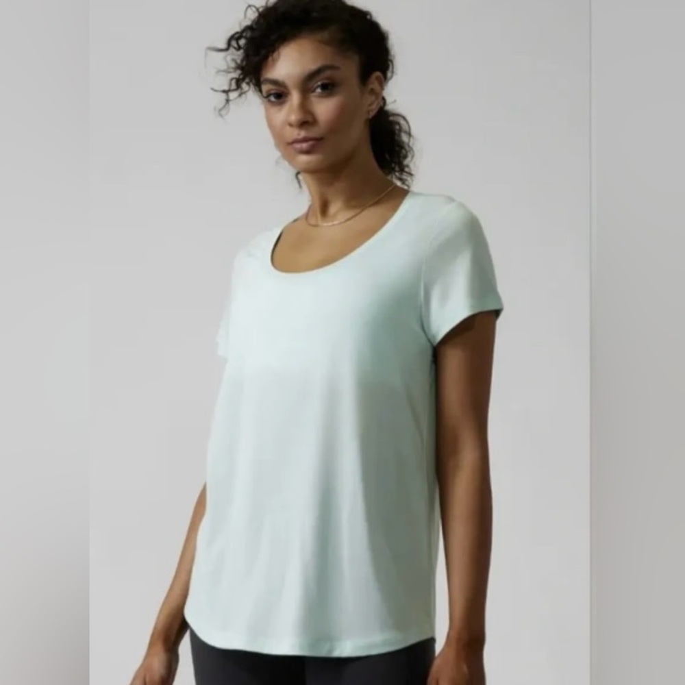 EUC: Athleta Short Sleeve Tee